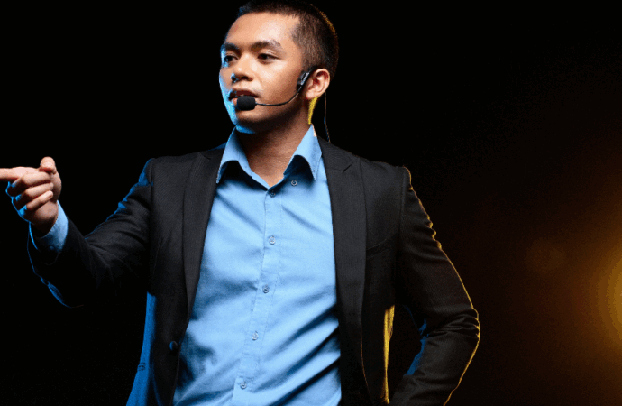 5 Public Speaking Coaches Transforming Communication Through Digital Platforms