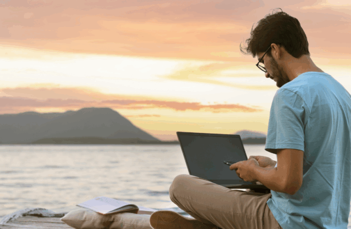 5 Digital Nomad Mentors Making Work-From-Anywhere a Reality
